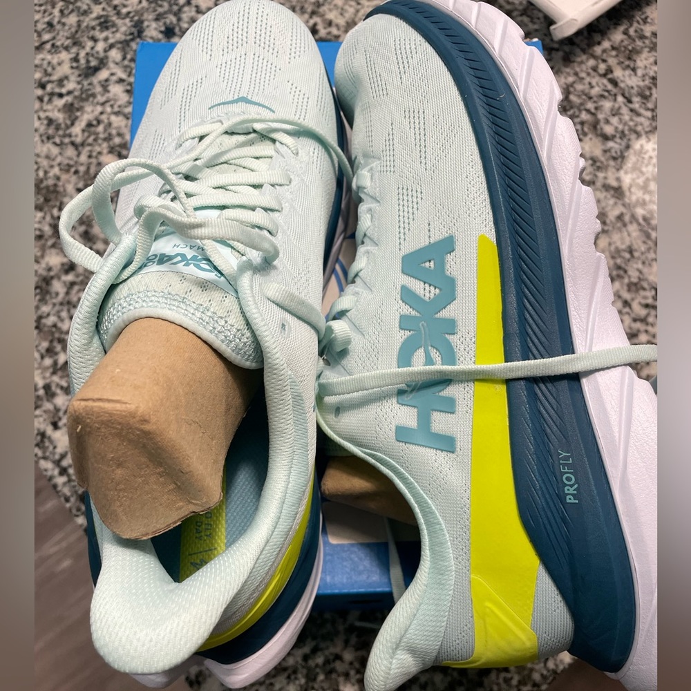 Men’s Hoka Mach 4 tennis shoes size 11